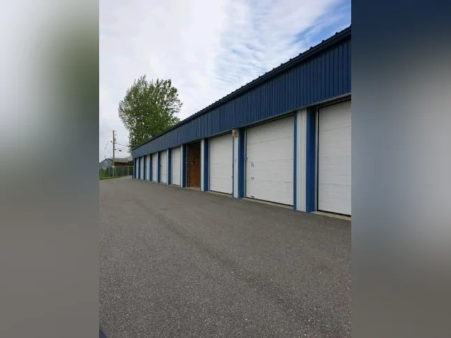 Entreposage Auto Moto et Roulotte - Mini Entrepôts St-Hyacinthe thumbnail 3
