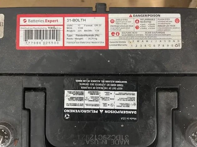 Vends 2 batteries 12 V à décharge thumbnail 2