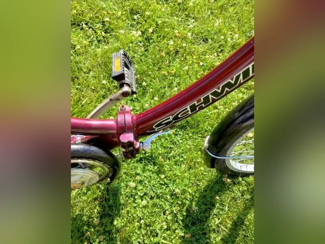 vélo pliable schwin de 6 vitesses thumbnail 2