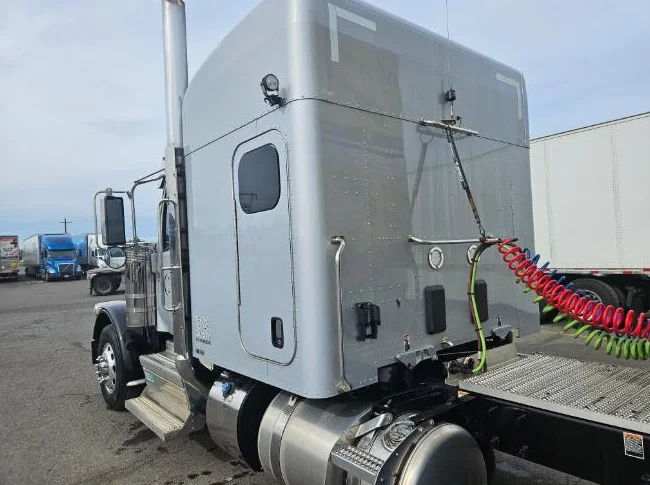Peterbilt 589 2023 thumbnail 2