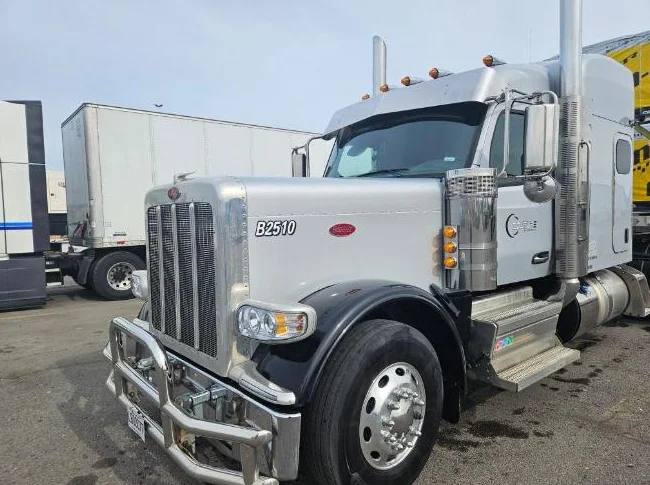 Peterbilt 589 2023