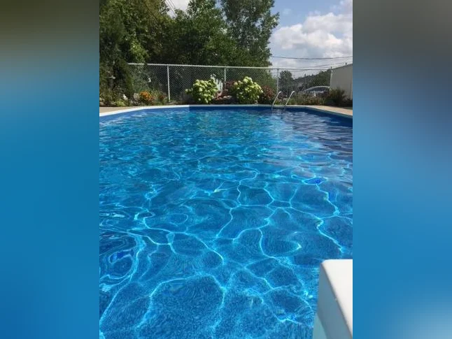 CONDO de coin avec luminosité exceptionnelle - avec piscine WOW! thumbnail 9