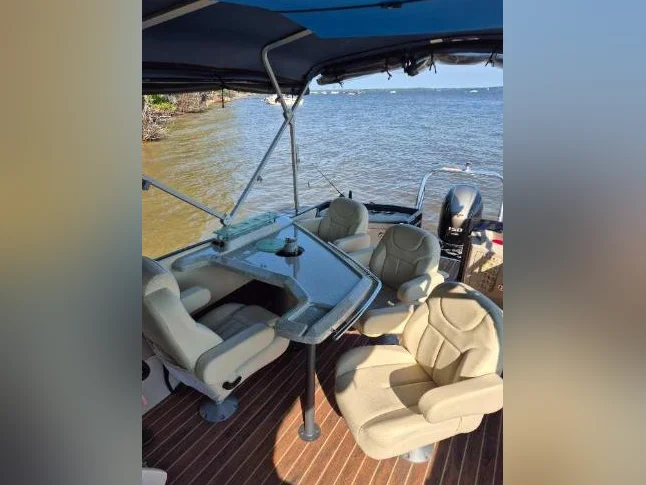 Ponton CREST CHÂTEAU 25' DE LUXE! thumbnail 4