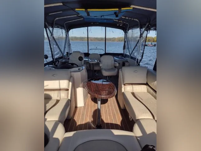 Ponton CREST CHÂTEAU 25' DE LUXE! thumbnail 8