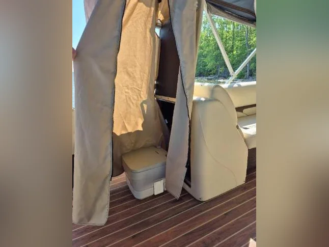 Ponton CREST CHÂTEAU 25' DE LUXE! thumbnail 6