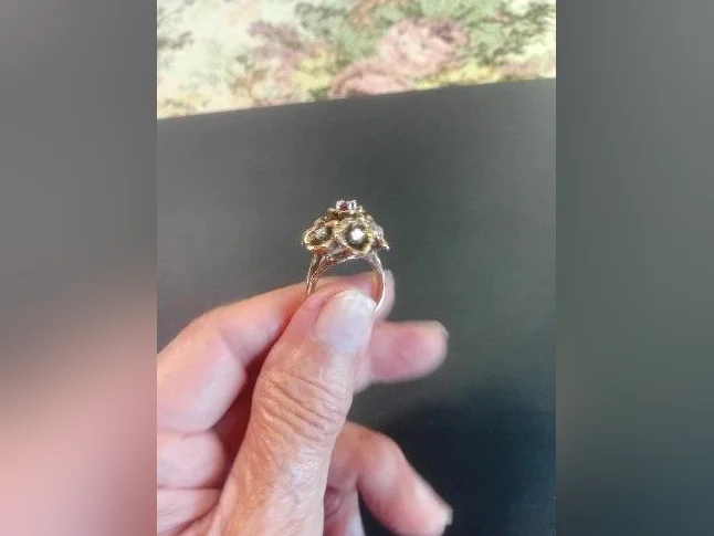 Bague or 18k avec 6 diamants et 1 rubis naturels thumbnail 3