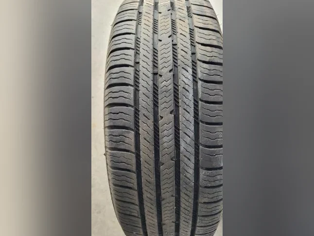 4 pneus d'été Nokian One 22560R18 montés sur Mags Jeep avec capteur de pression. thumbnail 2