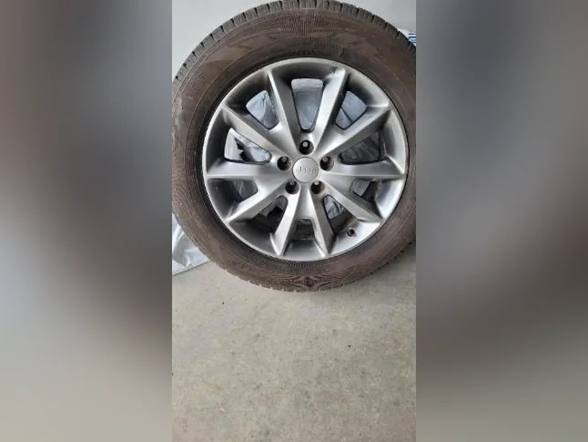 4 pneus d'été Nokian One 22560R18 montés sur Mags Jeep avec capteur de pression.