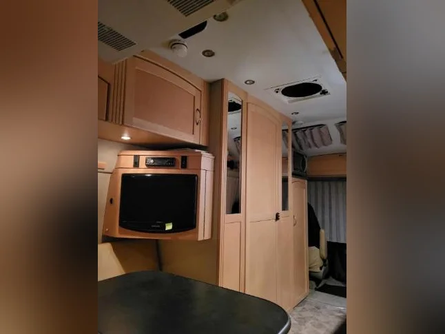 Pleasure Way Excel TS - Ford E-350 thumbnail 7