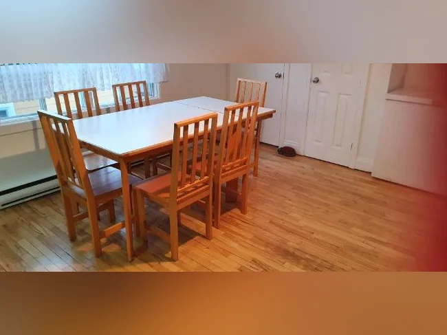 Table de cuisine et 6 chaises en chêne