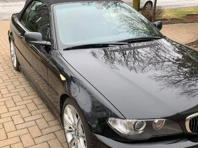 2006 E46 BMW 330Ci Cabriolet noire.