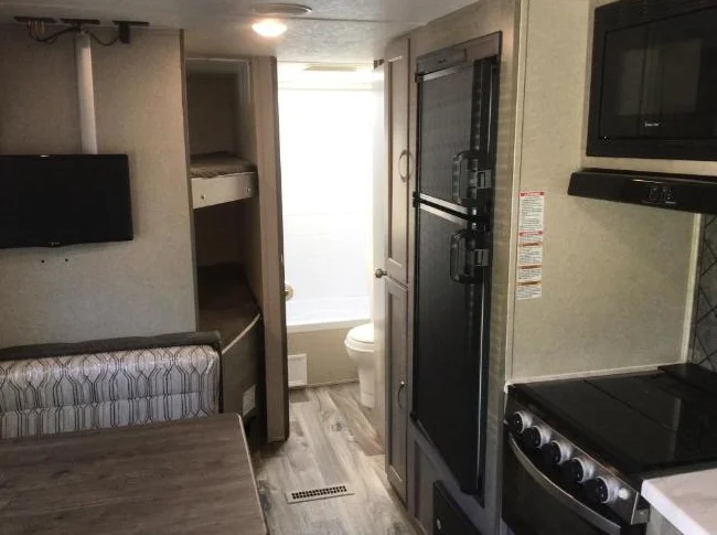 Roulotte puma 2019 (2x bunks beds doubles) comme neuve 20750 $ négociable thumbnail 3