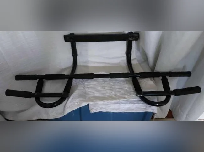 Barre de traction pour porte
