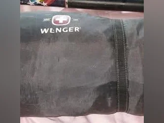 Tente Wenger 4 places achetée COSTCO.--DOIT VIDER MES ESPACES-RANGEMENT**URGENT thumbnail 2