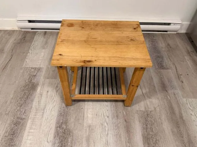 Wood side table / Table d'appoint en bois / Mesita auxiliar de madera en buen estado thumbnail 2