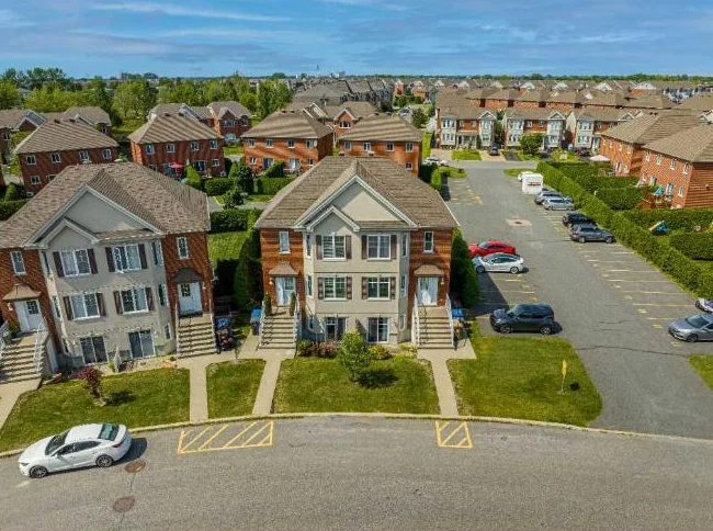Condo 3 1/2 à Brossard avec électroménagers, 1 stationnement, Thermopompe mural, 1 Rangement et balcon extérieur