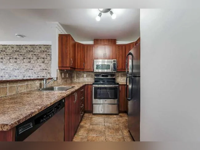 Condo 3 1/2 à Brossard avec électroménagers, 1 stationnement, Thermopompe mural, 1 Rangement et balcon extérieur thumbnail 10