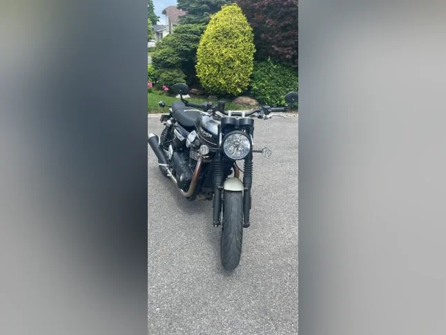 Triumph Speed Twin 1200 thumbnail 2