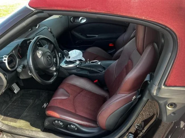 NISSAN 370Z - 2013 - CONVERTIBLE thumbnail 2