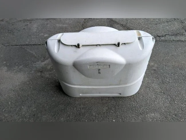 cache-bonbonne 30 lbs en bonne conditions