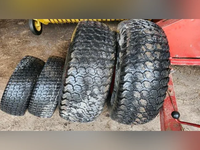 roue pour tracteur compact kubota avec pneu à gazon thumbnail 2