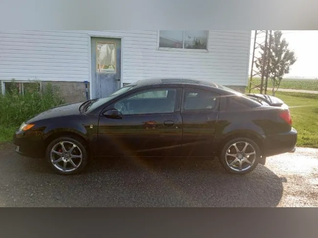 Saturn ion sport 2.4l 2+2 thumbnail 3