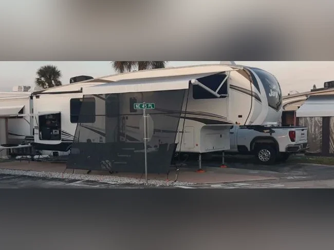 fifth well 33 pied jayco thumbnail 2