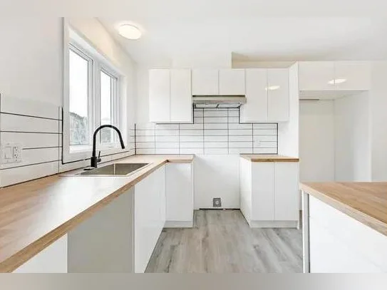 Appartements de 3 chambres entièrement rénovés avec entrée indépendante