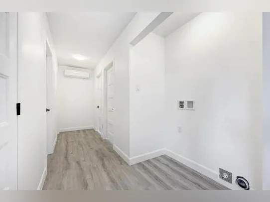 Appartements de 3 chambres entièrement rénovés avec entrée indépendante thumbnail 7