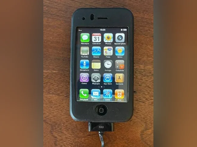 iPhone G3.