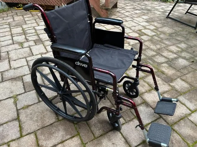 Fauteuil roulant thumbnail 2