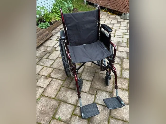Fauteuil roulant thumbnail 3