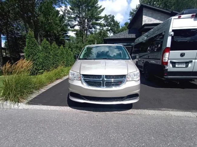 Dodge Caravan SXT STOW N GO 7 passager full équipé tres tres propre rien a réparé le prix est ferme