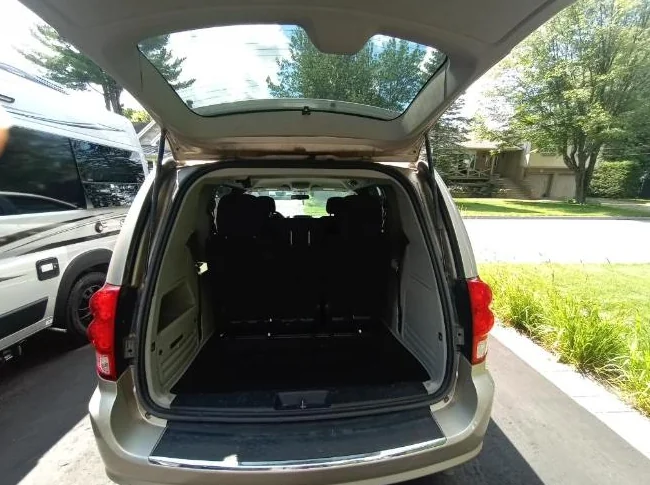 Dodge Caravan SXT STOW N GO 7 passager full équipé tres tres propre rien a réparé le prix est ferme thumbnail 5
