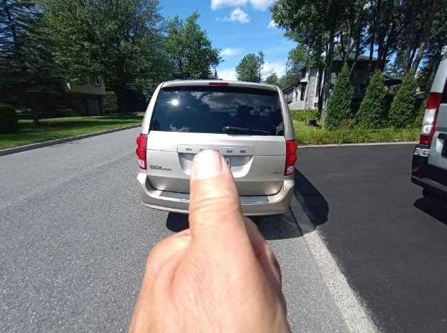 Dodge Caravan SXT STOW N GO 7 passager full équipé tres tres propre rien a réparé le prix est ferme thumbnail 4