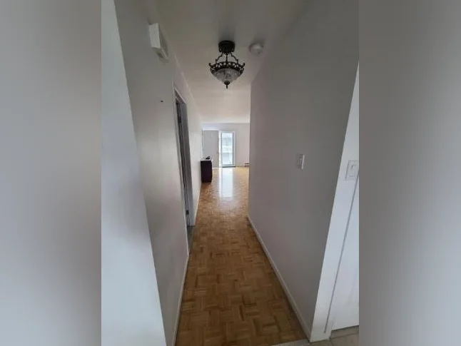 Chambre MEUBLÉ, 2e étage, propre, ensoleillé et près des commodités et du CEGEP thumbnail 3