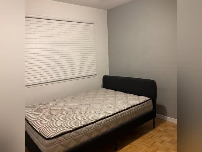 Chambre MEUBLÉ, 2e étage, propre, ensoleillé et près des commodités et du CEGEP thumbnail 6