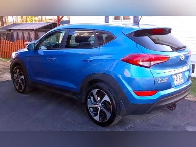 2016 Hyundai Tucson SE AWD thumbnail 3