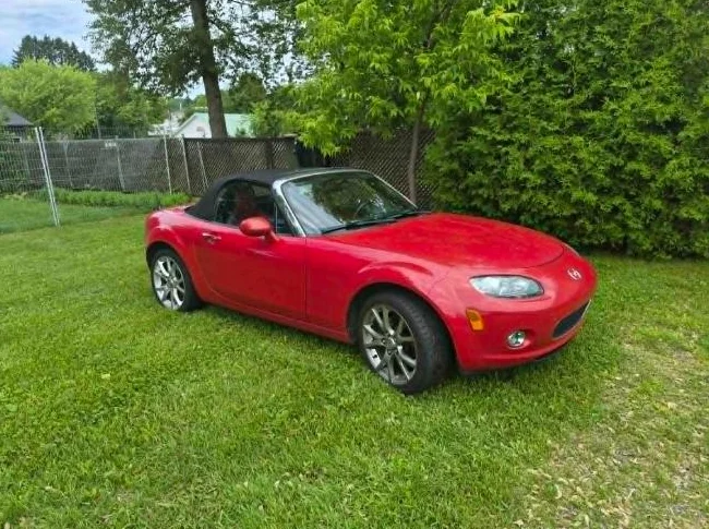 Mazda mx5 miata thumbnail 3