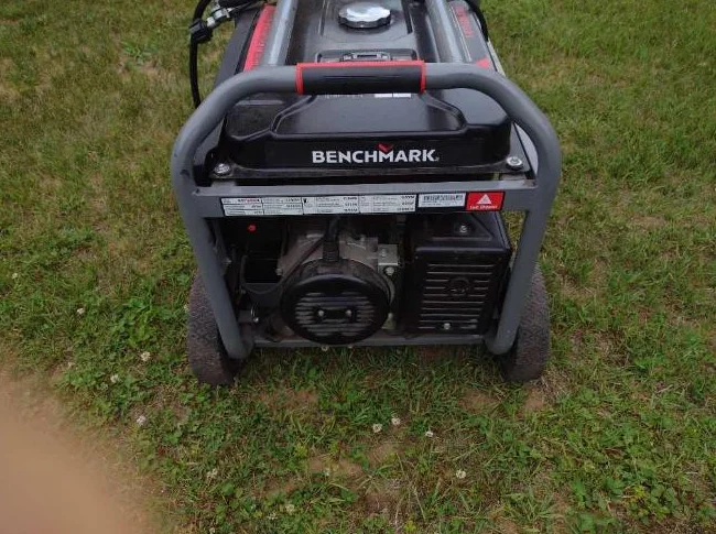 Génératrice BENCHMARK 2022 a essence ou propane en bonne condition thumbnail 3