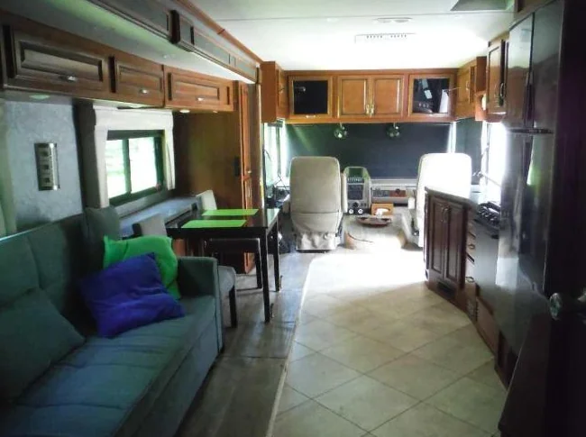 2015 Classe A Fleetwood Bounder 35K 36 pi. négociable vente rapide thumbnail 2