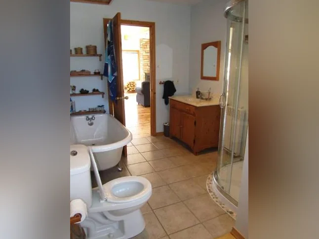 Chalet bord de l’eau St-Zénon à louer. 1h30 de Montréal !!! thumbnail 8