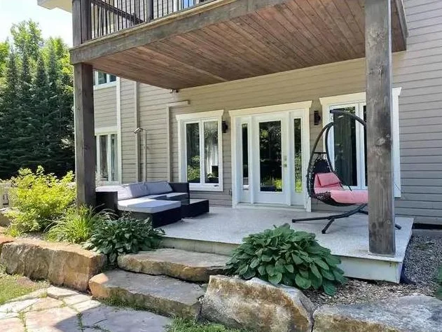 Chalet Saint-Donat Lanaudière ( spa ) piscine. thumbnail 8