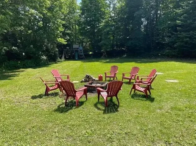Chalet Saint-Donat Lanaudière ( spa ) piscine. thumbnail 10