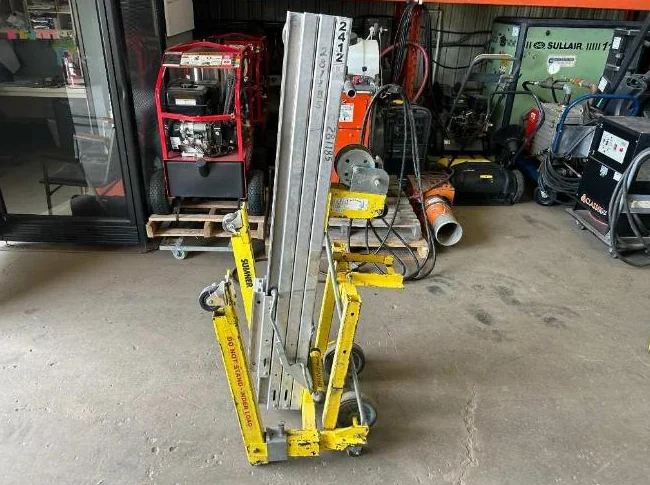 Élévateur à fourche SUMNER 2412 Lift manuel Monte charge Contractor lift thumbnail 2