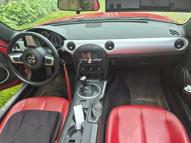 Mazda mx5 miata thumbnail 10