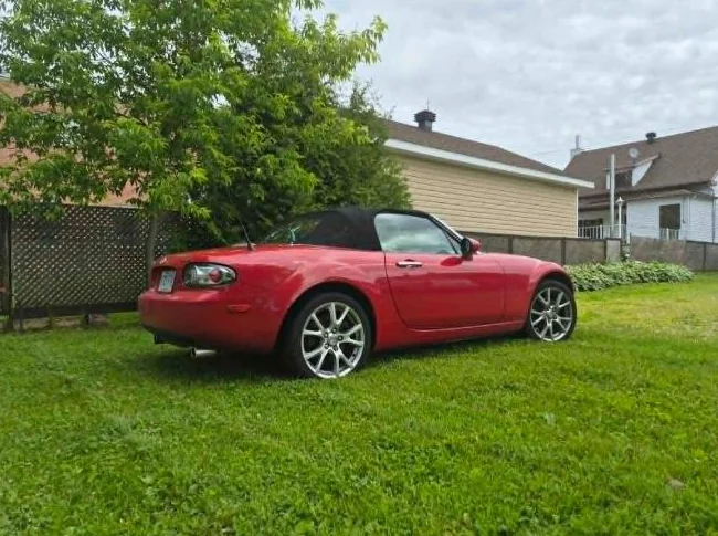 Mazda mx5 miata thumbnail 2