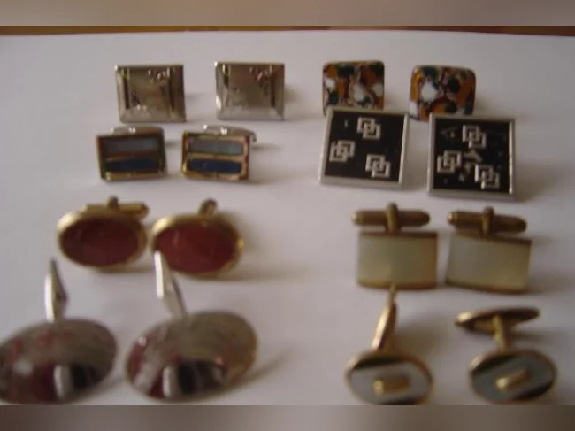 divers boutons de manchettes