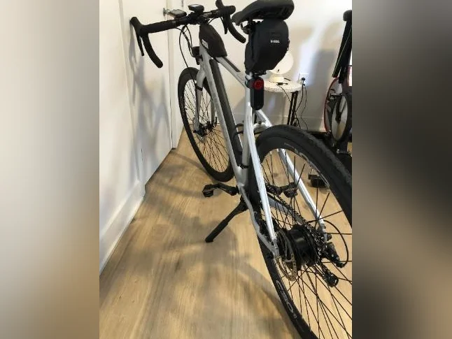Vélo de route avec assistance électrique
