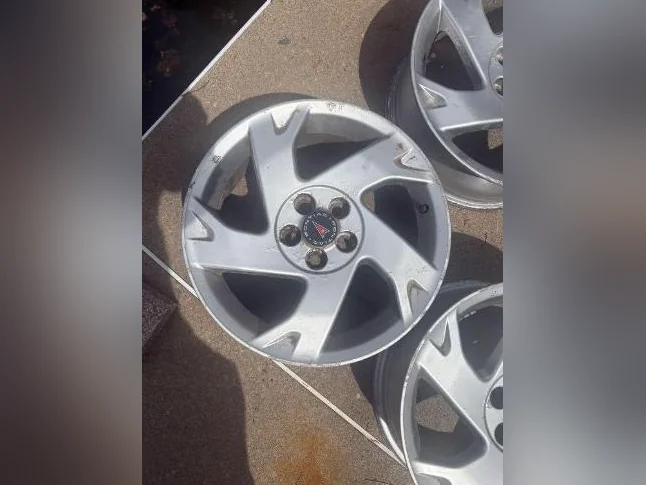 4 mags pontiac Vibe Toyota Matrix Corolla thumbnail 4